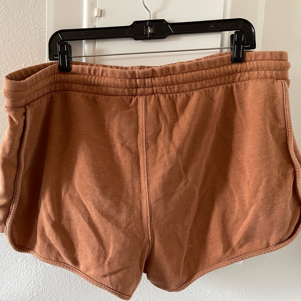 Universal Threads Shorts - Picture 2 of 4